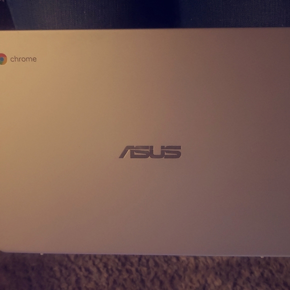 Asus chromebook - Picture 1 of 3